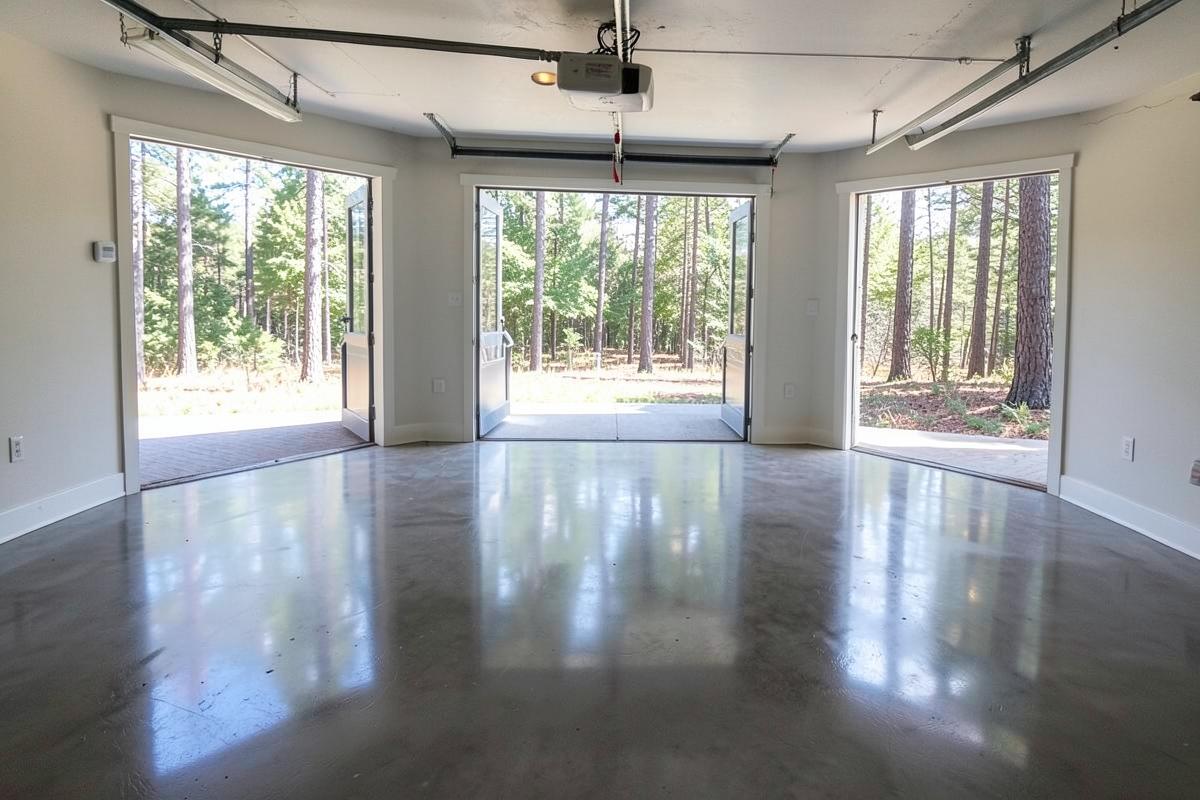 Finished residential epoxy floor